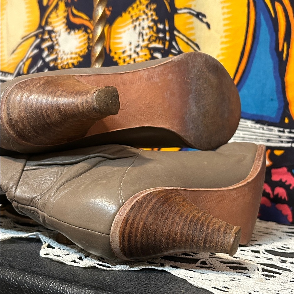 Vintage 1980s Frye Leather Heeled Boots - Picture 7 of 8